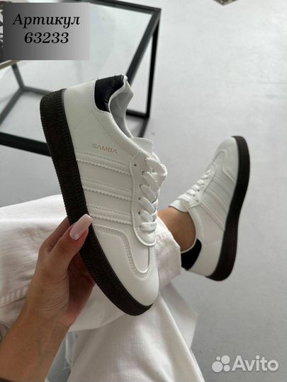 Кроссовки женские