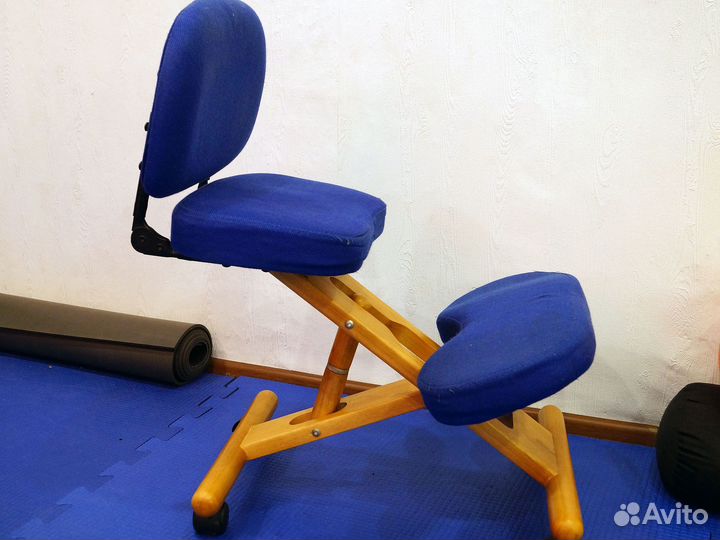 Коленный стул со спинкой, деревянный