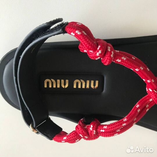 Сандалии вьетнамки miumiu