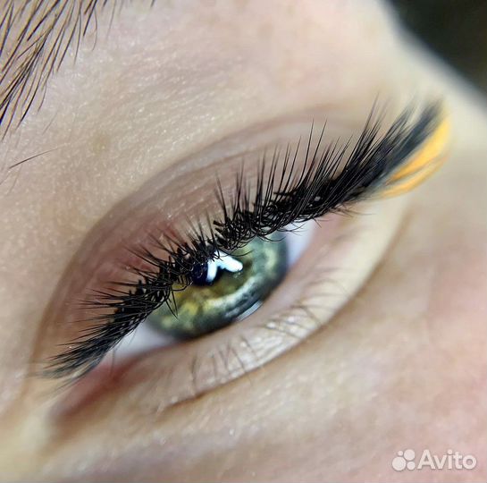 Наращивание ресниц, окрашивание бровей