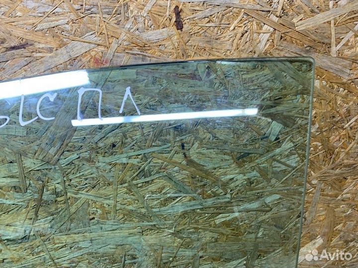 Стекло двери переднее левое Mercedes-Benz