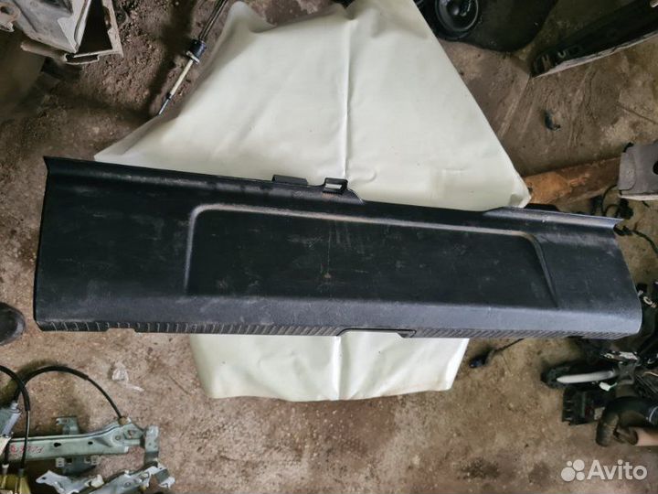 Накладка замка багажника Renault Fluence седан M4R