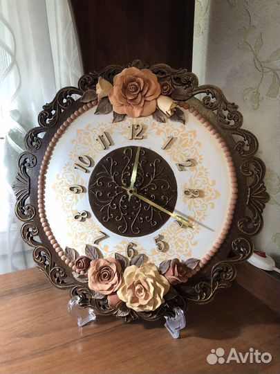 Часы ручной работы с объёмным декором