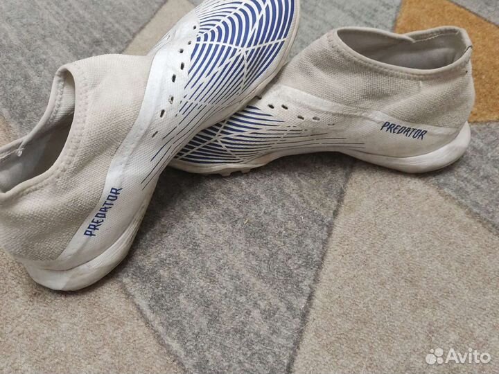 Футбольные бутсы adidas predator сороконожки