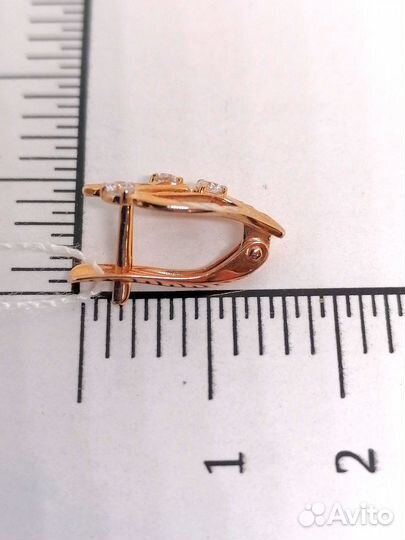 Золотые серьги с камнем