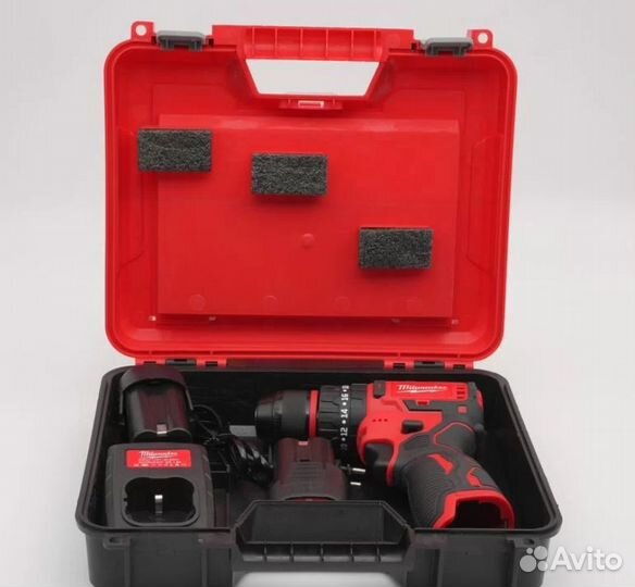 Шуруповерт Milwaukee 24v с кейсом и с 2 АКБ