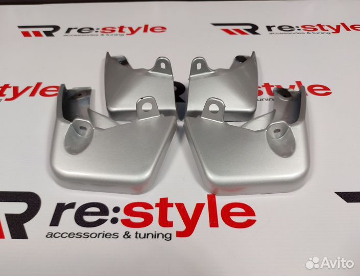 Брызговики Toyota Vitz 130 Серебро