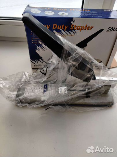 1.Степлер KW-trio 50LC. 2 Дырокол KW-trio 9670