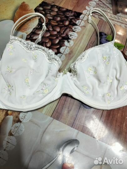 Бюстгальтер 