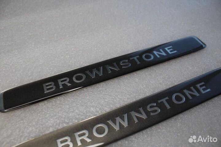 Шильдики Brownstone Land Cruiser 200 2 штуки C8MF5