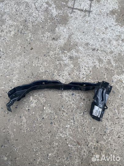 Кронштейн фары передний правый субару импреза