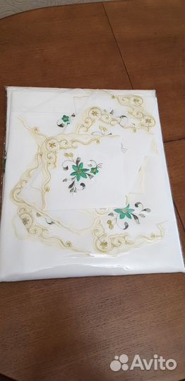 Скатерть новая с набором салфеток