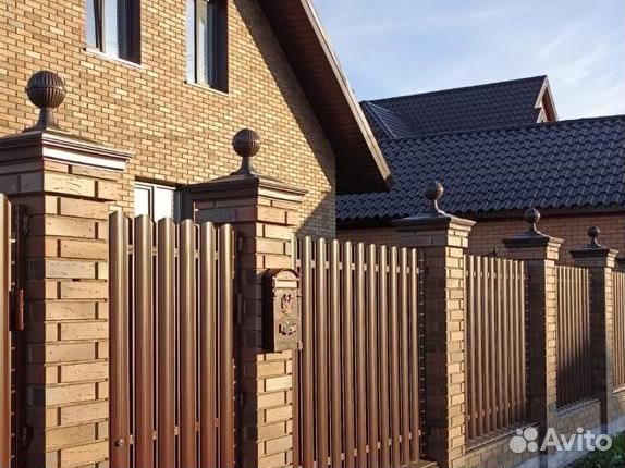 Колпак заборный Коричневый с шаром 1.5к (385/385)