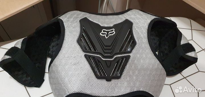 Защита панцирь для груди fox peewee titan 7+лет