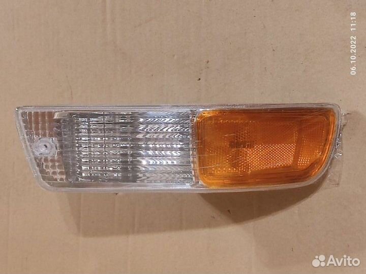 Поворотник в бампер левый передний левый Toyota