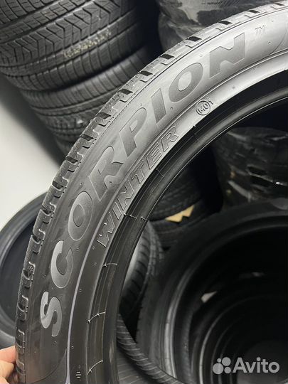 Pirelli Scorpion Winter 325/35 R22 и 285/40 R22 114Y