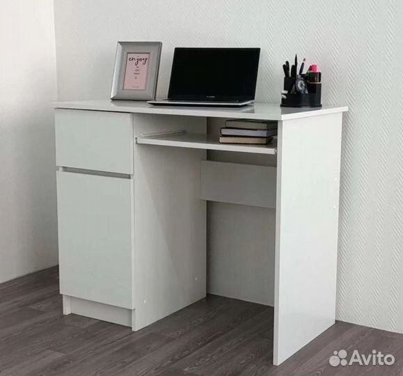 Компьютерный стол новый с тумбой