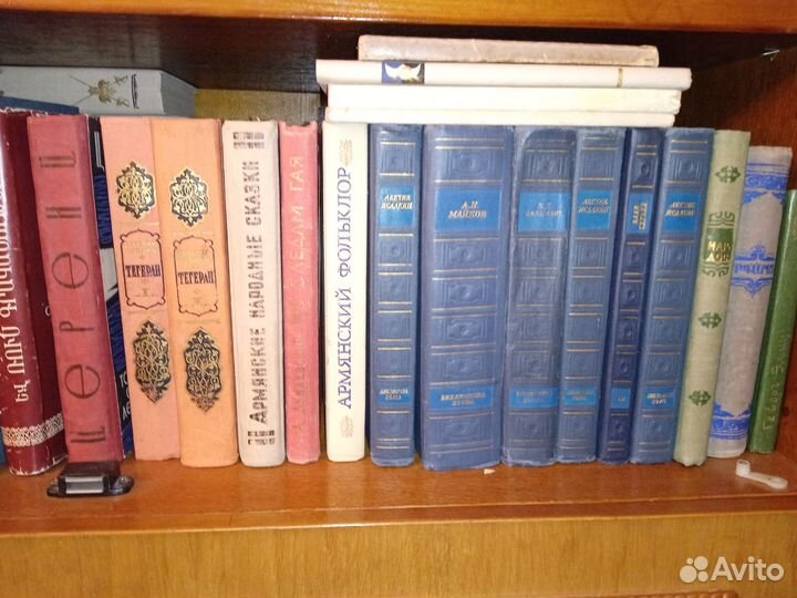 Армянские книги на русском и армянском языках