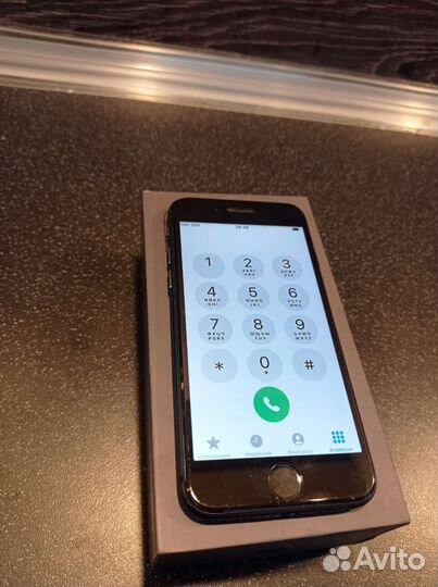 Телефон iPhone 8 64 gb