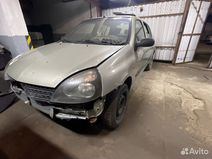 В разборе Renault Symbol Clio 1.4