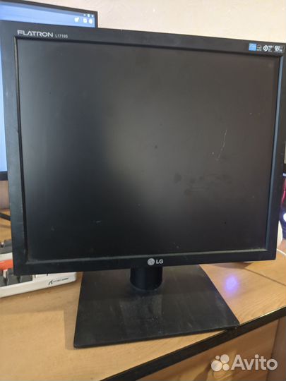 Монитор LG flatron L1719s