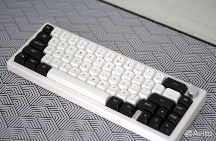 Игровая кастомная механическая клавиатура