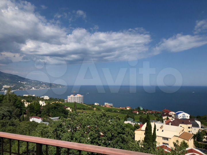 Комната 30 м² в 3-к., 1/3 эт.