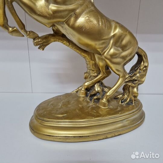 Статуэтка лошадь