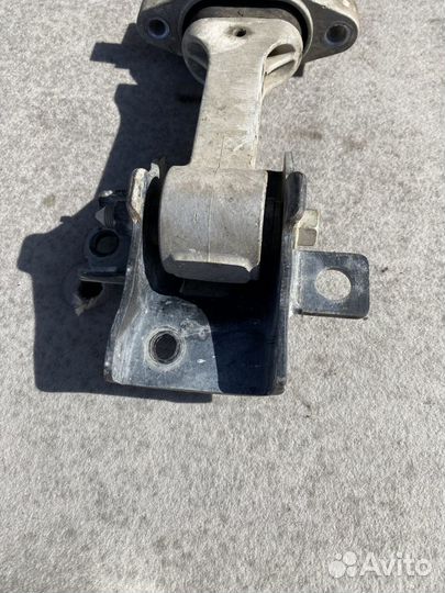 Опора двигателя Kia Rio (QB) III (2011–2015)