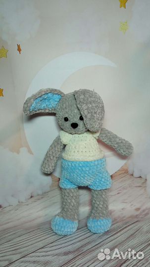 Заяц из плюшевой пряжи ручной работы