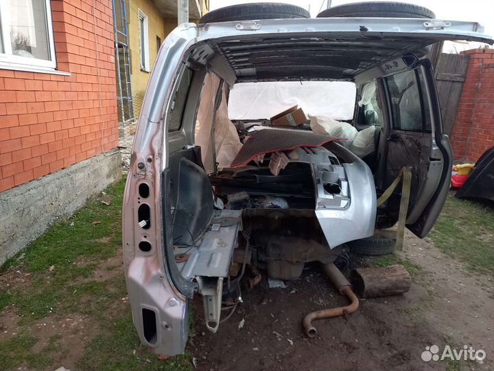Заднее левое крыло тойота пробокс 2016 г