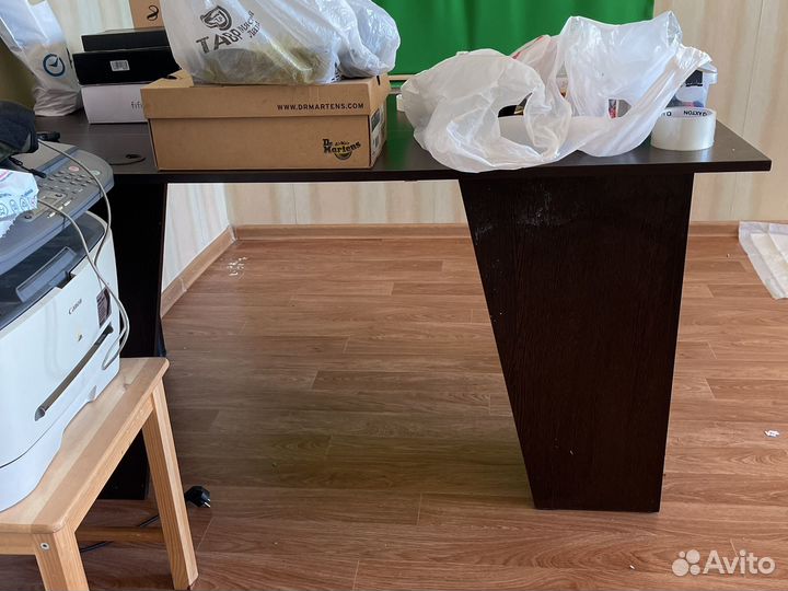 Офисный стол большой