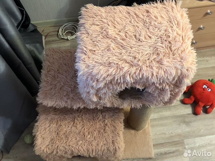 Кошачий домик с когтеточкой