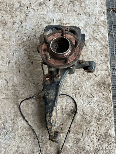 Кулак поворотный передний левый Lr Rr Sport 1 L320