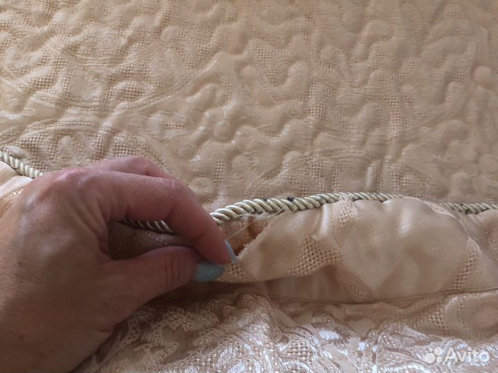 Покрывало на кроватьс наволочками