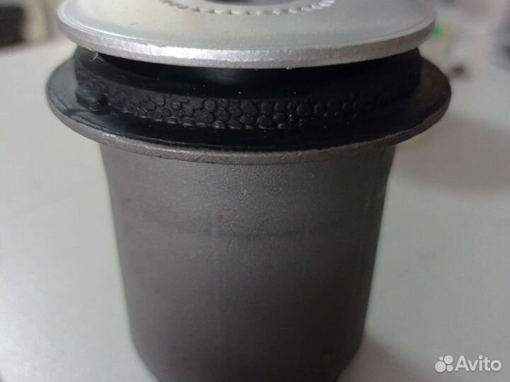 Сайлентблоки переднего нижнего рычага prado 150