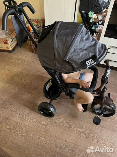 Трехколесный велосипед с ручкой