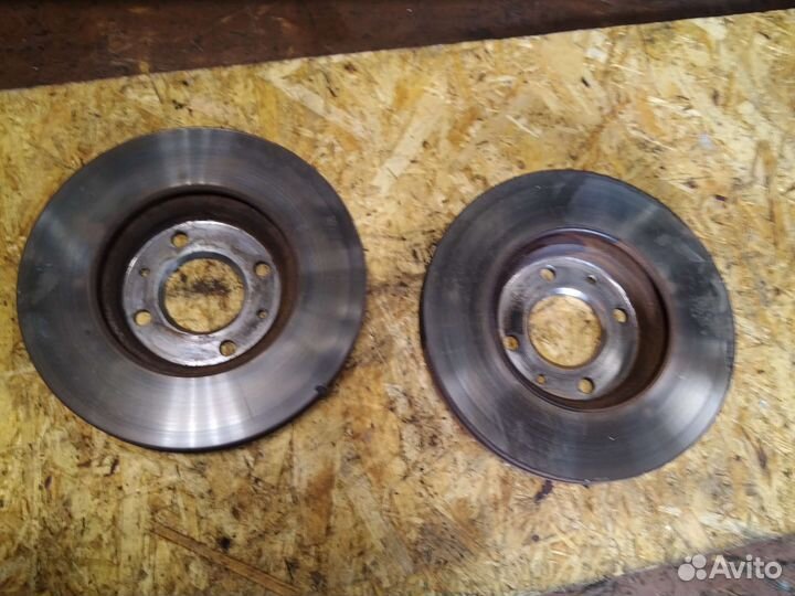 Тормозной диски передний Kia Rio 3 Solaris 1