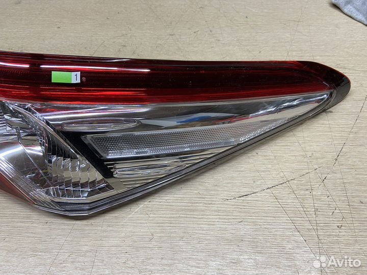 Фонарь задний наружный правый Toyota Camry 70