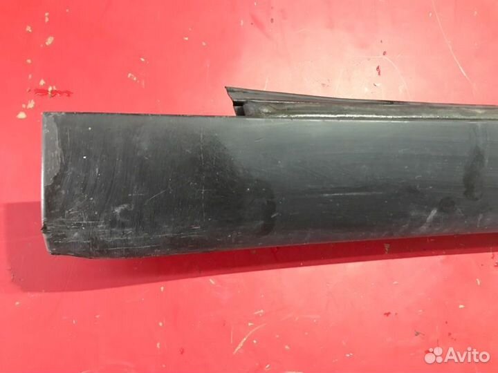 Накладка на порог правая Toyota Avensis Т250