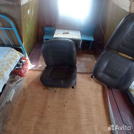 Продам передние сиденья Ваз-2101