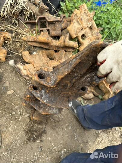 Траки дт 75б