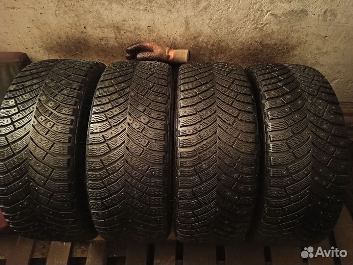 Michelin X-Ice North 4 225/55 R17