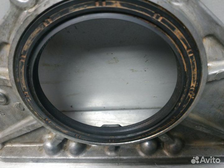 Крышка коленевала задняя Nissan Armada TA60 VK56DE