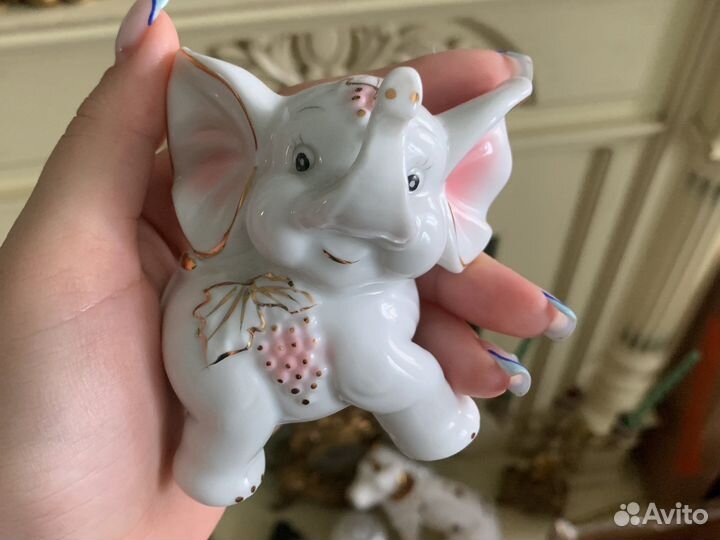 Фарфоровая статуэтка слоник