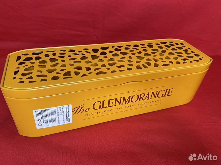 Жестяная коробка от виски