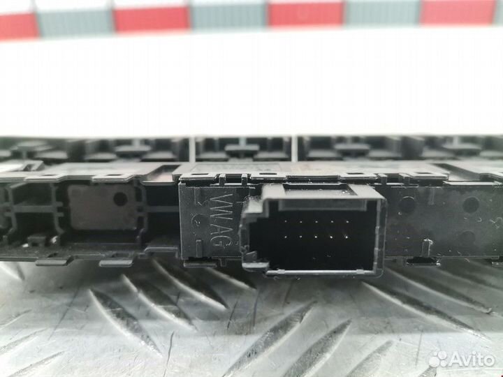 Кнопка (выключатель) Skoda Rapid 2015 5JA927132AF