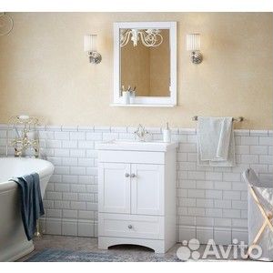 Зеркало с полкой