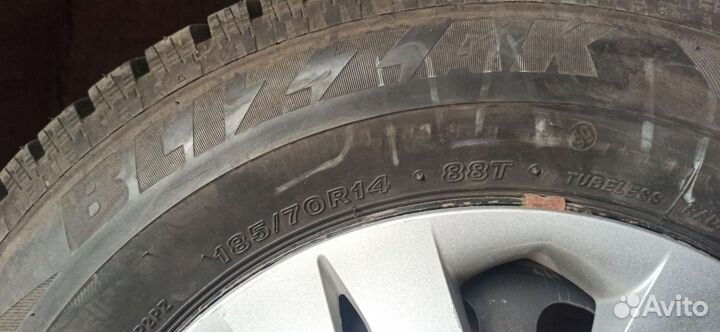 Bridgestone Blizzak Spike-02 185/70 R14