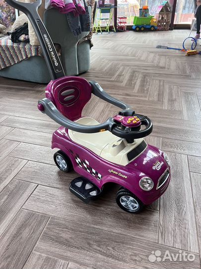 Машинка каталка с ручкой